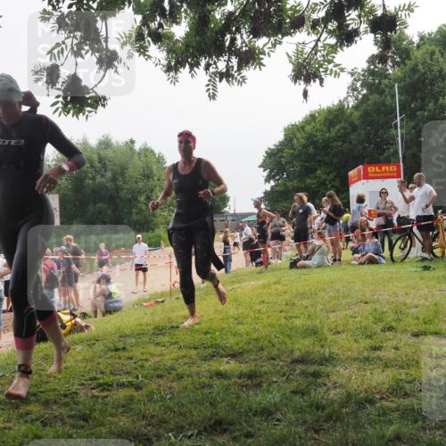 21.06.2025 - 27. Vierlanden-Triathlon KatJ http://msf.ph/oto/8035265 15.06.2025 11:19:57 Schwimmen 899, 915, 964 meine-sportfotos.de