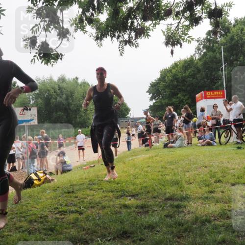 21.06.2025 - 27. Vierlanden-Triathlon KatJ http://msf.ph/oto/8035270 15.06.2025 11:19:57 Schwimmen 899, 915, 964 meine-sportfotos.de