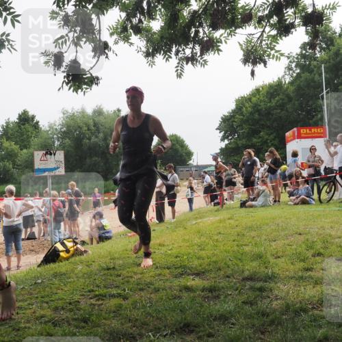 21.06.2025 - 27. Vierlanden-Triathlon KatJ http://msf.ph/oto/8035282 15.06.2025 11:19:57 Schwimmen 899, 915, 964 meine-sportfotos.de