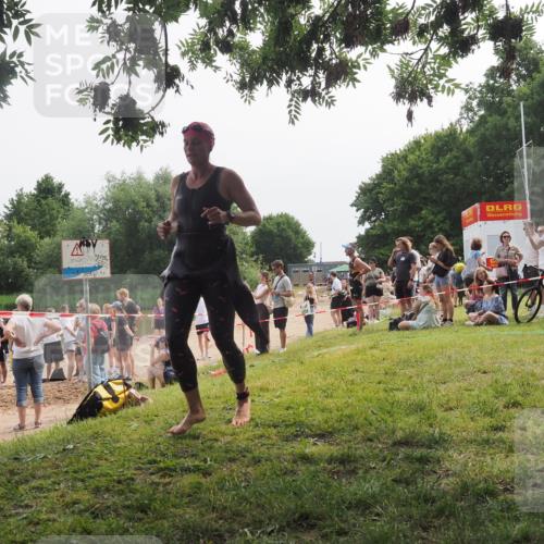 21.06.2025 - 27. Vierlanden-Triathlon KatJ http://msf.ph/oto/8035287 15.06.2025 11:19:57 Schwimmen 899, 915, 964 meine-sportfotos.de