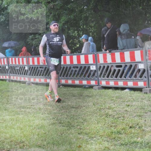 21.06.2025 - 27. Vierlanden-Triathlon KatJ http://msf.ph/oto/8035301 15.06.2025 13:51:03 Ziel 843, 1113 meine-sportfotos.de