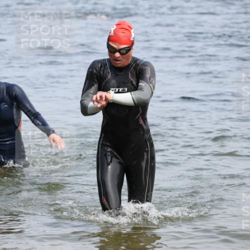 21.06.2025 - 27. Vierlanden-Triathlon Lena Gebhardt http://msf.ph/oto/8035328 15.06.2025 11:22:29 Schwimmen 891, 898, 914 meine-sportfotos.de