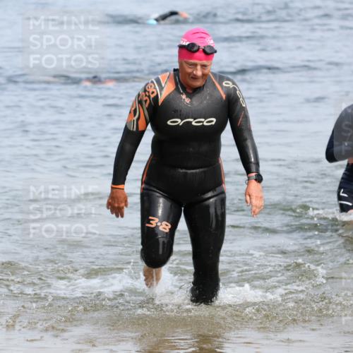 21.06.2025 - 27. Vierlanden-Triathlon Lena Gebhardt http://msf.ph/oto/8035337 15.06.2025 11:22:30 Schwimmen 891, 898, 914 meine-sportfotos.de