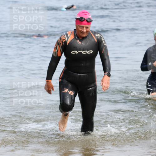 21.06.2025 - 27. Vierlanden-Triathlon Lena Gebhardt http://msf.ph/oto/8035340 15.06.2025 11:22:30 Schwimmen 891, 898, 914 meine-sportfotos.de