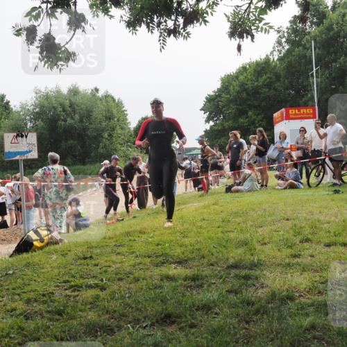 21.06.2025 - 27. Vierlanden-Triathlon KatJ http://msf.ph/oto/8035342 15.06.2025 11:20:04 Schwimmen 806, 889, 899, 930, 932, 964, 976 meine-sportfotos.de