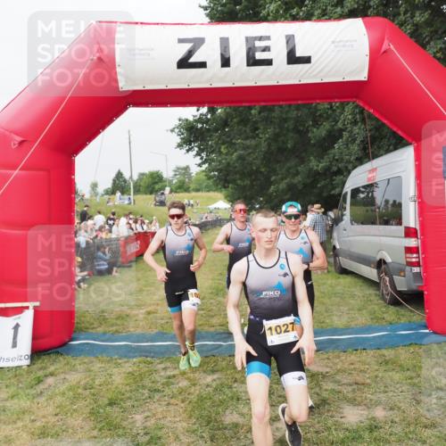 21.06.2025 - 27. Vierlanden-Triathlon MichiJ http://msf.ph/oto/8035344 15.06.2026 12:59:29 Ziel 1024, 1025, 1026, 1027 meine-sportfotos.de