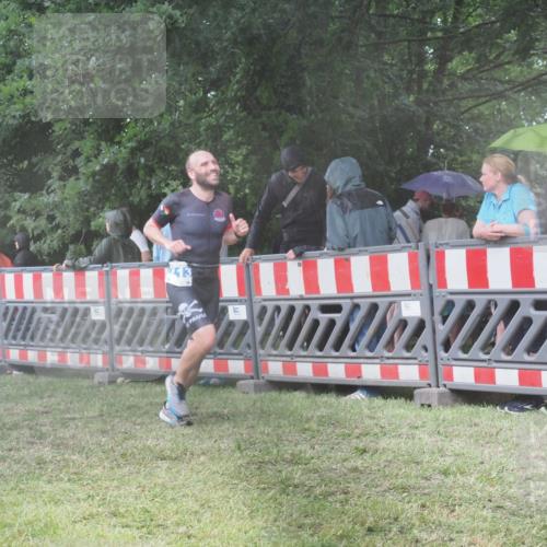 21.06.2025 - 27. Vierlanden-Triathlon KatJ http://msf.ph/oto/8035346 15.06.2025 13:51:09 Ziel 1113 meine-sportfotos.de