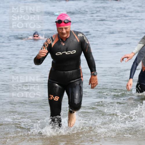 21.06.2025 - 27. Vierlanden-Triathlon Lena Gebhardt http://msf.ph/oto/8035351 15.06.2025 11:22:31 Schwimmen 891, 898, 914 meine-sportfotos.de