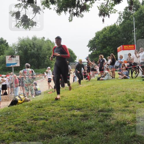 21.06.2025 - 27. Vierlanden-Triathlon KatJ http://msf.ph/oto/8035353 15.06.2025 11:20:04 Schwimmen 806, 889, 899, 930, 932, 964, 976 meine-sportfotos.de
