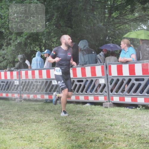21.06.2025 - 27. Vierlanden-Triathlon KatJ http://msf.ph/oto/8035354 15.06.2025 13:51:09 Ziel 1113 meine-sportfotos.de