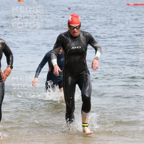 21.06.2025 - 27. Vierlanden-Triathlon Lena Gebhardt http://msf.ph/oto/8035355 15.06.2025 11:22:32 Schwimmen 891, 898, 914 meine-sportfotos.de