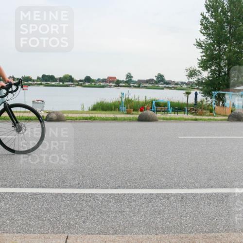 15.06.2025 - 27. Vierlanden-Triathlon H.Heesch http://msf.ph/oto/8035357 15.06.2025 10:44:56 Radfahren 13, 58, 224, 437, 467 meine-sportfotos.de