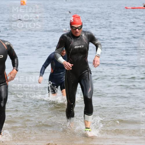 21.06.2025 - 27. Vierlanden-Triathlon Lena Gebhardt http://msf.ph/oto/8035361 15.06.2025 11:22:32 Schwimmen 891, 898, 914 meine-sportfotos.de
