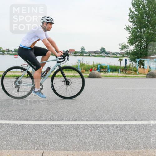 15.06.2025 - 27. Vierlanden-Triathlon H.Heesch http://msf.ph/oto/8035362 15.06.2025 10:44:56 Radfahren 13, 58, 224, 437, 467 meine-sportfotos.de