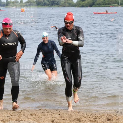 21.06.2025 - 27. Vierlanden-Triathlon Lena Gebhardt http://msf.ph/oto/8035366 15.06.2025 11:22:33 Schwimmen 891, 898, 914 meine-sportfotos.de