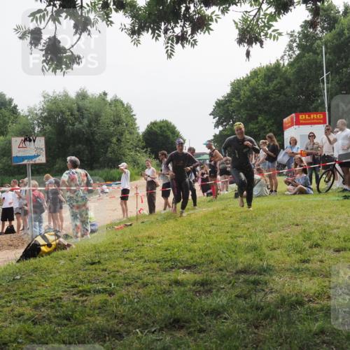 21.06.2025 - 27. Vierlanden-Triathlon KatJ http://msf.ph/oto/8035369 15.06.2025 11:20:05 Schwimmen 806, 889, 930, 932, 964, 976 meine-sportfotos.de