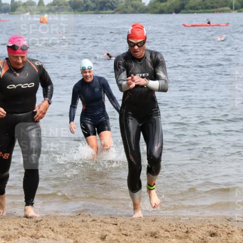 21.06.2025 - 27. Vierlanden-Triathlon Lena Gebhardt http://msf.ph/oto/8035371 15.06.2025 11:22:33 Schwimmen 891, 898, 914 meine-sportfotos.de