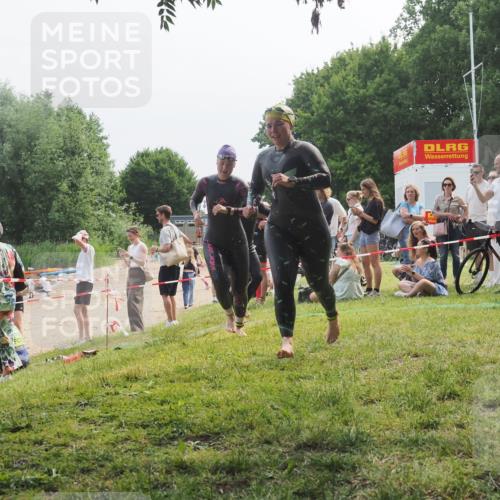 21.06.2025 - 27. Vierlanden-Triathlon KatJ http://msf.ph/oto/8035373 15.06.2025 11:20:06 Schwimmen 806, 889, 930, 932, 964, 976 meine-sportfotos.de