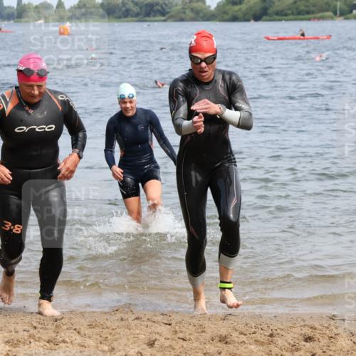 21.06.2025 - 27. Vierlanden-Triathlon Lena Gebhardt http://msf.ph/oto/8035376 15.06.2025 11:22:33 Schwimmen 891, 898, 914 meine-sportfotos.de