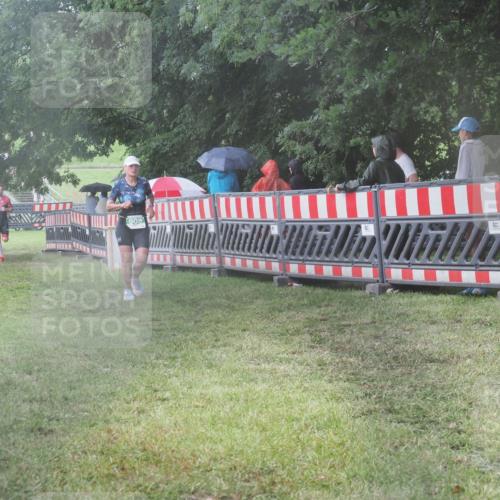 21.06.2025 - 27. Vierlanden-Triathlon KatJ http://msf.ph/oto/8035380 15.06.2025 13:51:23 Ziel 908, 1119 meine-sportfotos.de