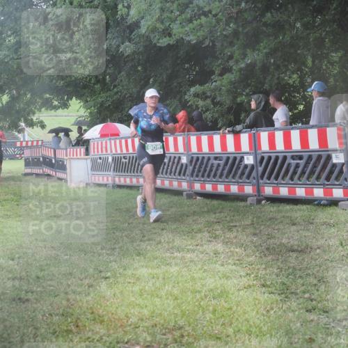 21.06.2025 - 27. Vierlanden-Triathlon KatJ http://msf.ph/oto/8035394 15.06.2025 13:51:24 Ziel 908, 1119 meine-sportfotos.de