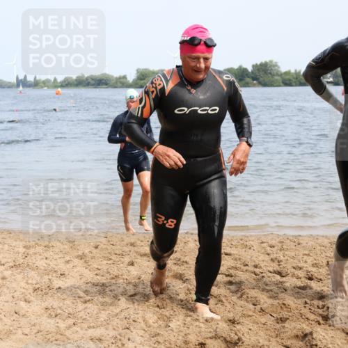 21.06.2025 - 27. Vierlanden-Triathlon Lena Gebhardt http://msf.ph/oto/8035398 15.06.2025 11:22:36 Schwimmen 891, 898, 914 meine-sportfotos.de