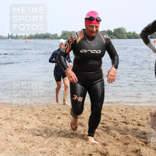 21.06.2025 - 27. Vierlanden-Triathlon Lena Gebhardt http://msf.ph/oto/8035403 15.06.2025 11:22:36 Schwimmen 891, 898, 914 meine-sportfotos.de