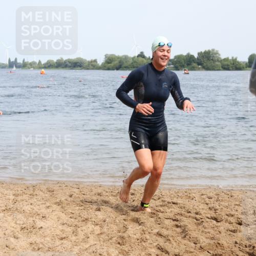 21.06.2025 - 27. Vierlanden-Triathlon Lena Gebhardt http://msf.ph/oto/8035412 15.06.2025 11:22:38 Schwimmen 891, 898, 914 meine-sportfotos.de