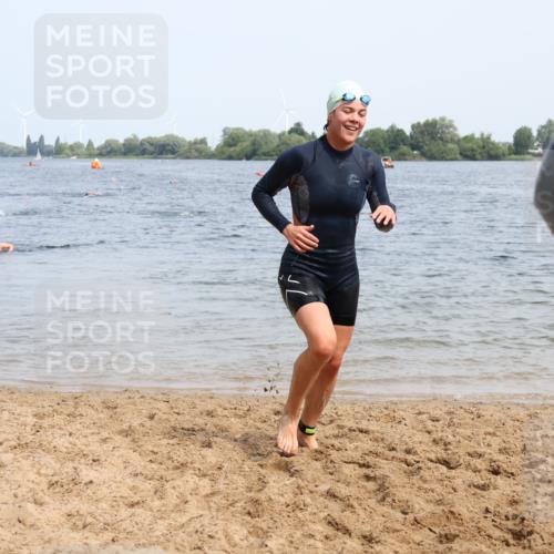 21.06.2025 - 27. Vierlanden-Triathlon Lena Gebhardt http://msf.ph/oto/8035416 15.06.2025 11:22:38 Schwimmen 891, 898, 914 meine-sportfotos.de