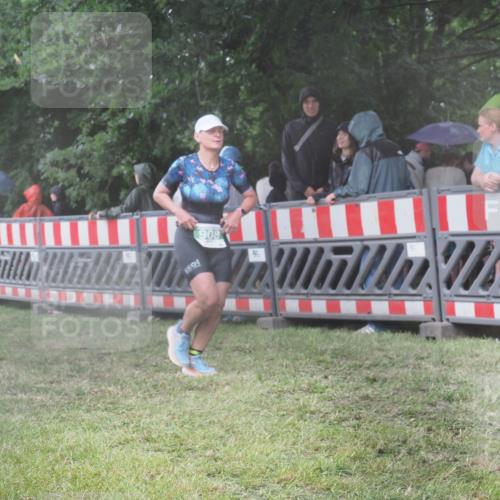 21.06.2025 - 27. Vierlanden-Triathlon KatJ http://msf.ph/oto/8035423 15.06.2025 13:51:25 Ziel 908, 1119 meine-sportfotos.de