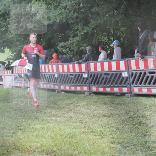 21.06.2025 - 27. Vierlanden-Triathlon KatJ http://msf.ph/oto/8035428 15.06.2025 13:51:28 Ziel 908, 1119 meine-sportfotos.de