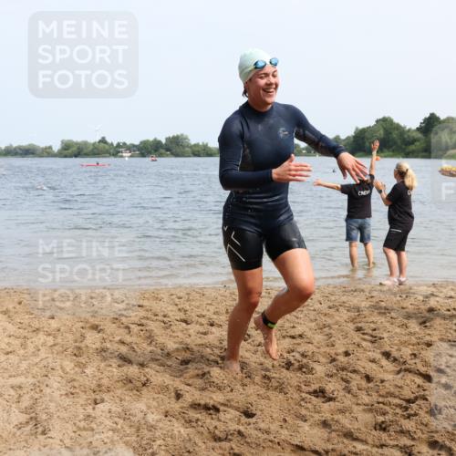 21.06.2025 - 27. Vierlanden-Triathlon Lena Gebhardt http://msf.ph/oto/8035429 15.06.2025 11:22:39 Schwimmen 891, 898, 914 meine-sportfotos.de