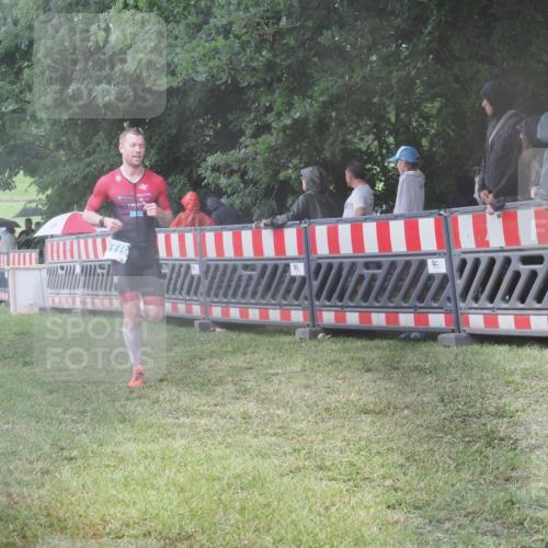 21.06.2025 - 27. Vierlanden-Triathlon KatJ http://msf.ph/oto/8035432 15.06.2025 13:51:29 Ziel 1119 meine-sportfotos.de