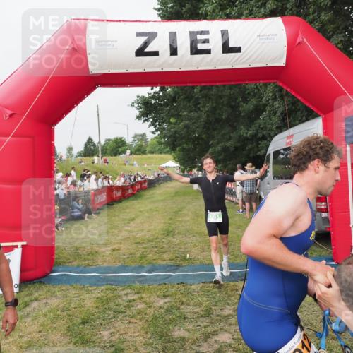 21.06.2025 - 27. Vierlanden-Triathlon MichiJ http://msf.ph/oto/8035440 15.06.2026 13:00:08 Ziel 661 meine-sportfotos.de