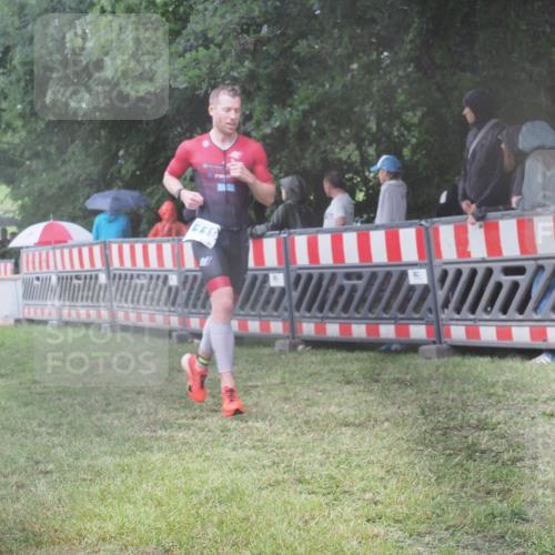 21.06.2025 - 27. Vierlanden-Triathlon KatJ http://msf.ph/oto/8035444 15.06.2025 13:51:29 Ziel 1119 meine-sportfotos.de