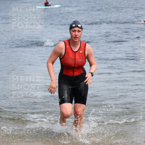 21.06.2025 - 27. Vierlanden-Triathlon Lena Gebhardt http://msf.ph/oto/8035447 15.06.2025 11:22:50 Schwimmen 894 meine-sportfotos.de
