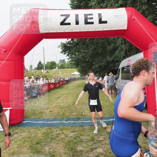 21.06.2025 - 27. Vierlanden-Triathlon MichiJ http://msf.ph/oto/8035450 15.06.2026 13:00:08 Ziel 661 meine-sportfotos.de