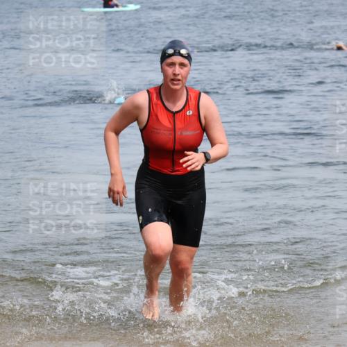 21.06.2025 - 27. Vierlanden-Triathlon Lena Gebhardt http://msf.ph/oto/8035452 15.06.2025 11:22:50 Schwimmen 894 meine-sportfotos.de