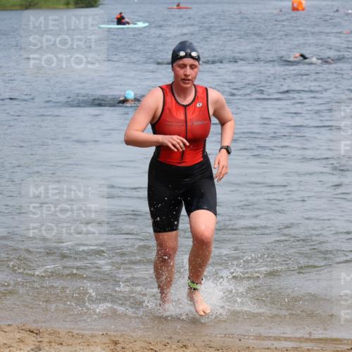 21.06.2025 - 27. Vierlanden-Triathlon Lena Gebhardt http://msf.ph/oto/8035455 15.06.2025 11:22:50 Schwimmen 894 meine-sportfotos.de