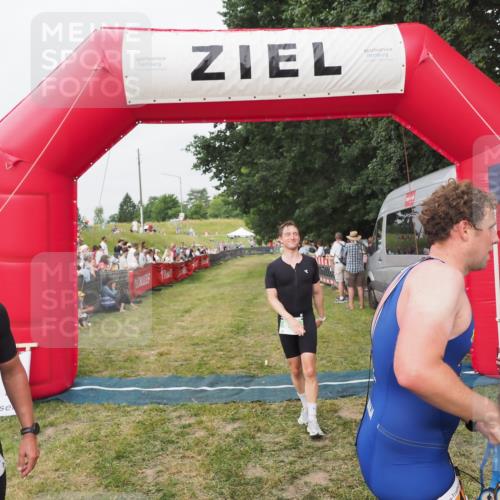 21.06.2025 - 27. Vierlanden-Triathlon MichiJ http://msf.ph/oto/8035459 15.06.2026 13:00:08 Ziel 661 meine-sportfotos.de