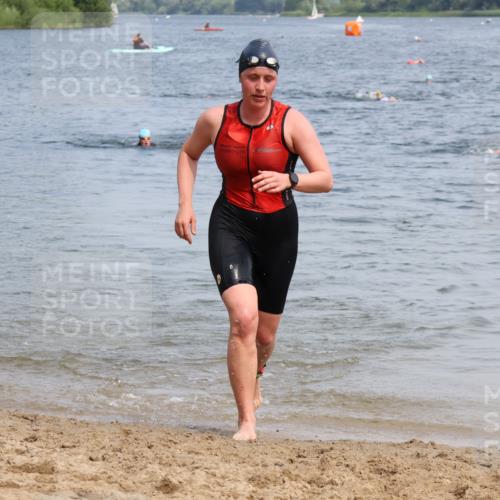21.06.2025 - 27. Vierlanden-Triathlon Lena Gebhardt http://msf.ph/oto/8035462 15.06.2025 11:22:51 Schwimmen 894 meine-sportfotos.de