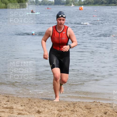 21.06.2025 - 27. Vierlanden-Triathlon Lena Gebhardt http://msf.ph/oto/8035464 15.06.2025 11:22:51 Schwimmen 894 meine-sportfotos.de