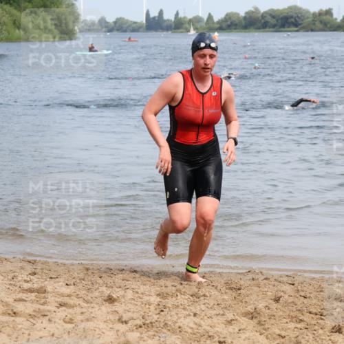 21.06.2025 - 27. Vierlanden-Triathlon Lena Gebhardt http://msf.ph/oto/8035469 15.06.2025 11:22:51 Schwimmen 894 meine-sportfotos.de