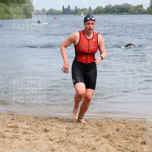 21.06.2025 - 27. Vierlanden-Triathlon Lena Gebhardt http://msf.ph/oto/8035471 15.06.2025 11:22:51 Schwimmen 894 meine-sportfotos.de