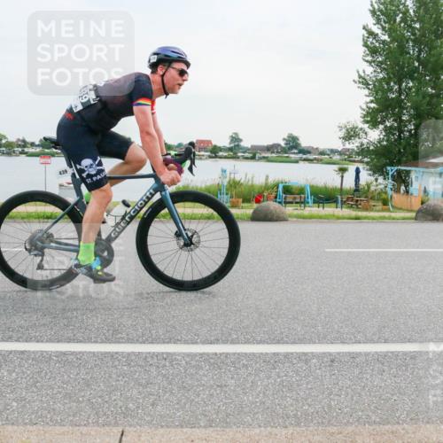 15.06.2025 - 27. Vierlanden-Triathlon H.Heesch http://msf.ph/oto/8035472 15.06.2025 10:45:07 Radfahren 233, 345, 360, 439, 456 meine-sportfotos.de