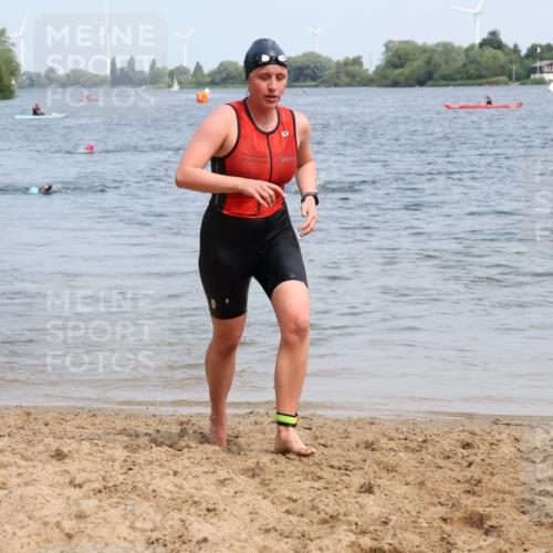 21.06.2025 - 27. Vierlanden-Triathlon Lena Gebhardt http://msf.ph/oto/8035476 15.06.2025 11:22:52 Schwimmen 894 meine-sportfotos.de