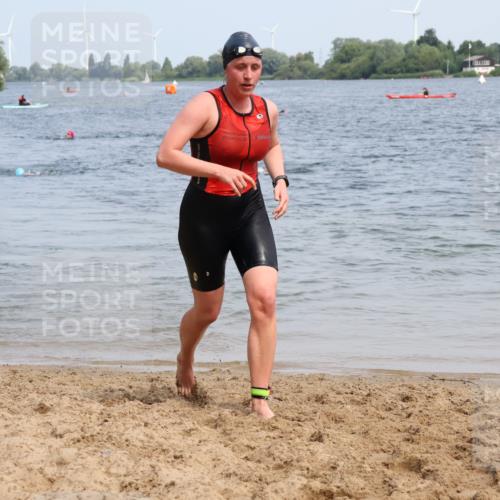 21.06.2025 - 27. Vierlanden-Triathlon Lena Gebhardt http://msf.ph/oto/8035478 15.06.2025 11:22:52 Schwimmen 894 meine-sportfotos.de