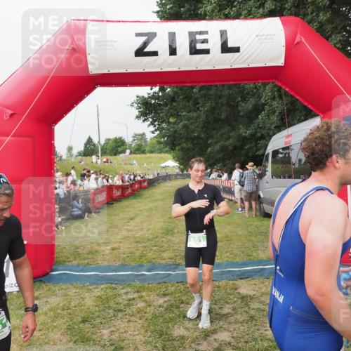 21.06.2025 - 27. Vierlanden-Triathlon MichiJ http://msf.ph/oto/8035481 15.06.2026 13:00:09 Ziel 661 meine-sportfotos.de