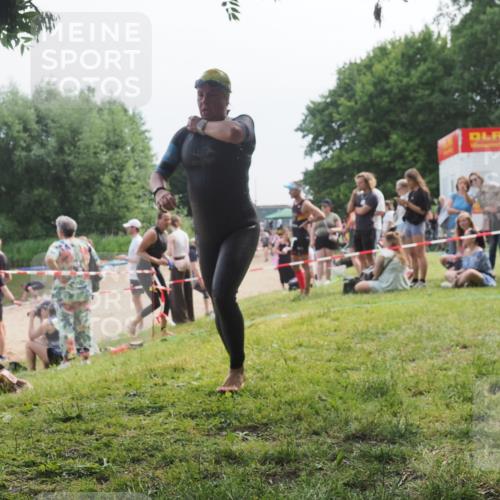 21.06.2025 - 27. Vierlanden-Triathlon KatJ http://msf.ph/oto/8035485 15.06.2025 11:20:13 Schwimmen 806, 889, 930, 932, 940, 976 meine-sportfotos.de
