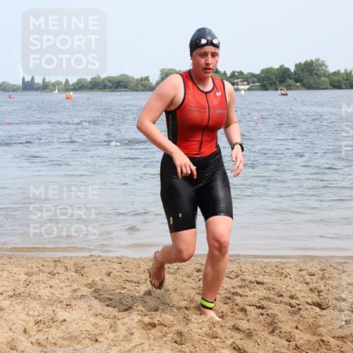 21.06.2025 - 27. Vierlanden-Triathlon Lena Gebhardt http://msf.ph/oto/8035486 15.06.2025 11:22:53 Schwimmen 894 meine-sportfotos.de
